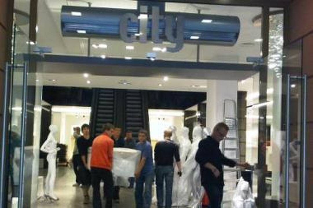 Tuštėja: "City" parduotuvėje vakar buvo pats kraustymosi įkarštis.