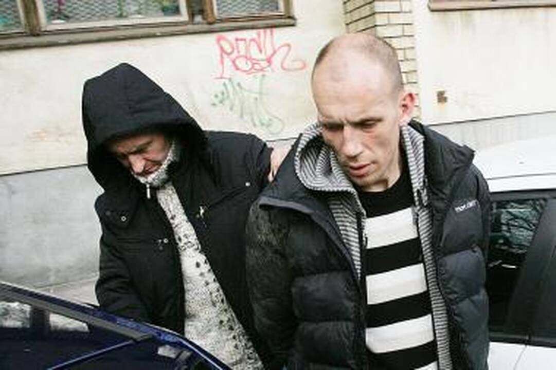 Dūris švirkštu iš pasalų