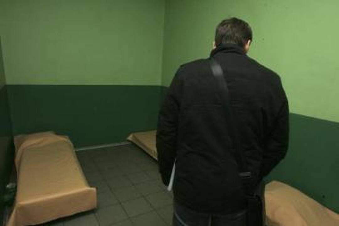 Viešbutis: supratę, kad įkyrių benamių neatsikratys, medikai jiems skyrė patalpą su gultais.