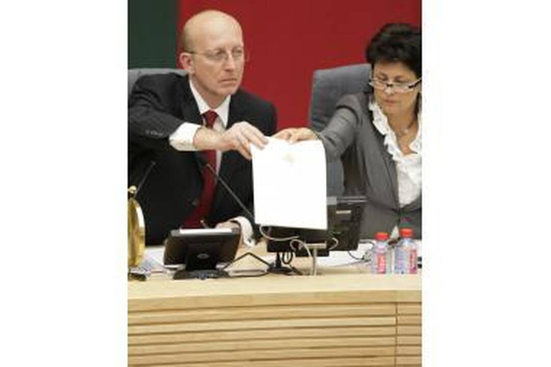 Paslaptys guls ant A.Valinsko stalo