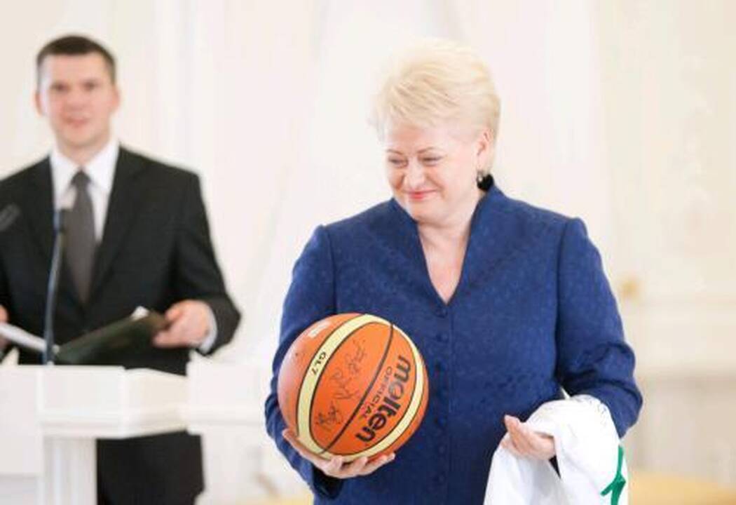 Sportininkus Londone palaikys ir šalies vadovė