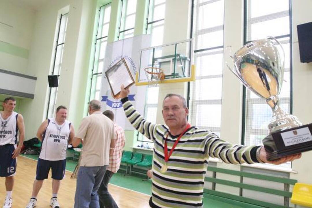 Čempionai: praėjusiais metais sidabro medalius laimėję „VPK-Baltspedos“ krepšininkai šįmet juos iškeitė į aukso.