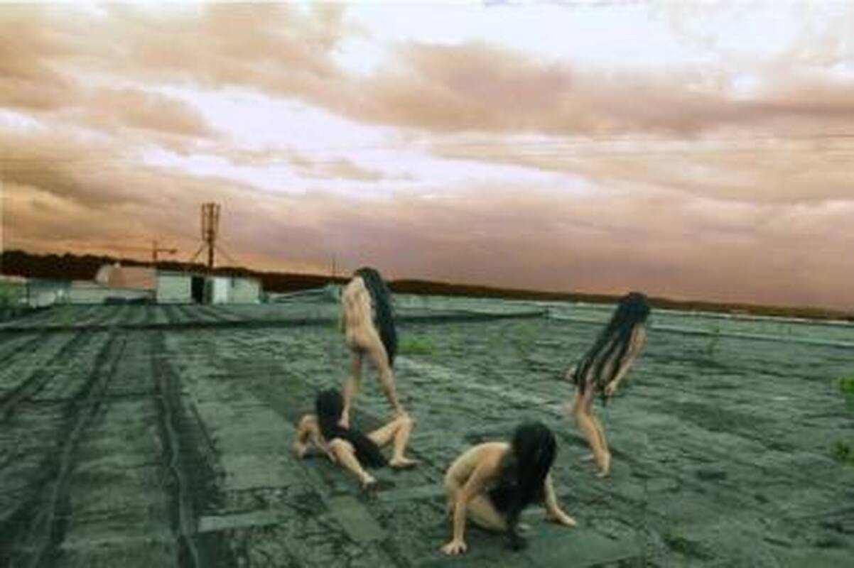 Formos: "Nuogas kūnas yra absoliučiai įprasta išraiškos priemonė šiuolaikiniame šokyje", – tikino "Auros" vadovė B.Letukaitė.