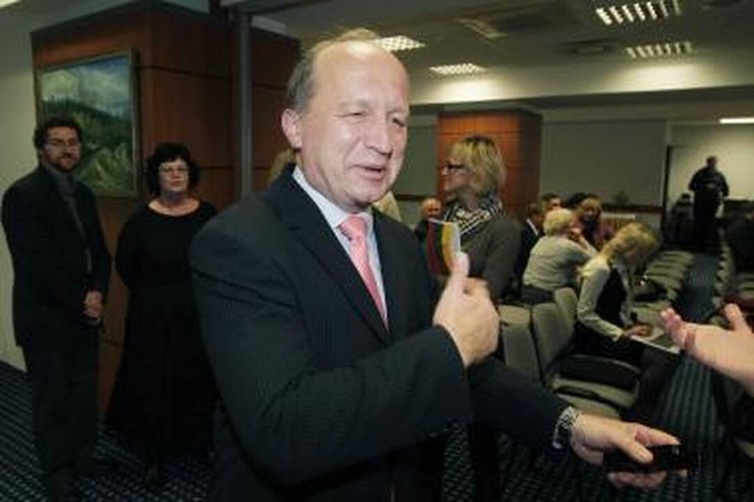 Valdžios svertai krypsta į dešinę
