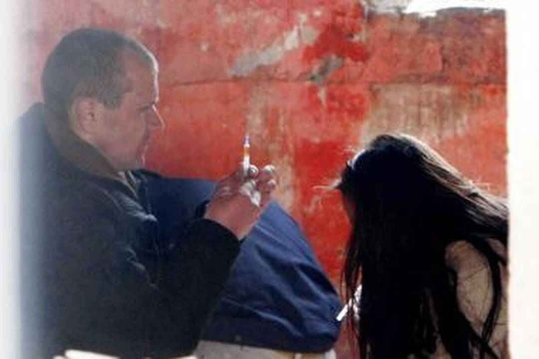 Nuopuolis: daugelis narkomanų pradeda nuo kanapių rūkymo, nes tiki, kad jos nesukelia priklausomybės. Tačiau tokie žmonės netrunka pereiti prie stiprių kvaišalų, kuriuos reikia leistis...