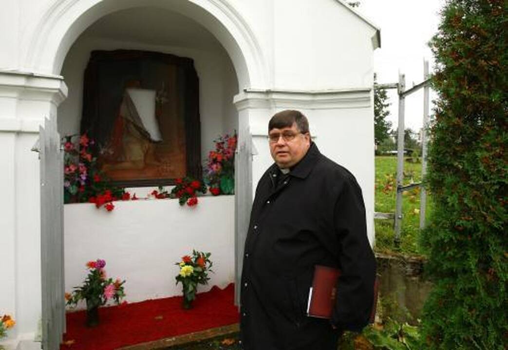 Vandalams užkliuvo koplyčių paveikslai