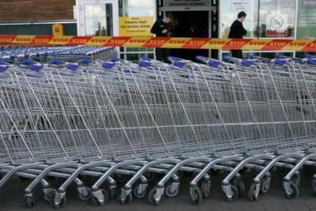Tirštumas: ugniagesiams buvo pranešta, kad dega metalinis gaubtas – "Akropolis" skendo dūmuose.