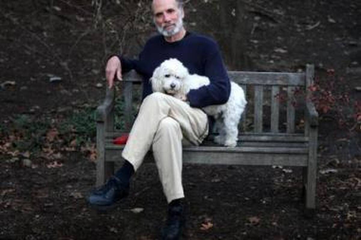 Branda: "Miestelio dvasią" S.Shemas pradėjo rašyti sulaukęs keturiasdešimties. "Tokio amžiaus jau galėjau suprasti kai kuriuos labai svarbius dalykus: meilę, mirtį, išdavystę", – sakė...