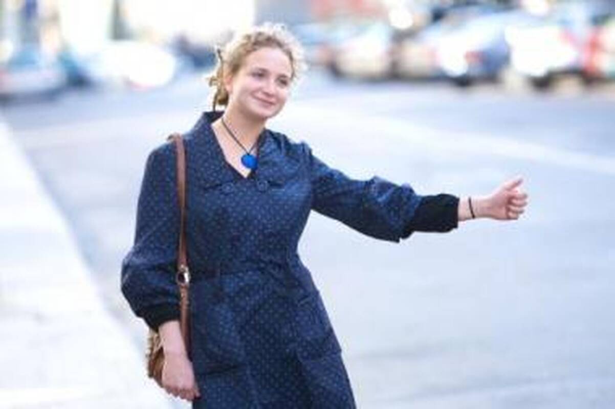 Patarimas: dažnai autostopu keliaujanti M.Lapinaitė žino, kad svarbiausia – nepamiršti šypsotis.