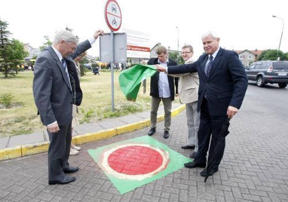 Melnragės gatvės – tik iš trinkelių