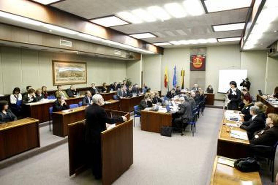 Sausakimša: didžiojoje posėdžių salėje per tarybos posėdžius gausu ne tik politikų, savivaldybės administracijos darbuotojų, bet ir neaiškias misijas atliekančių piliečių.