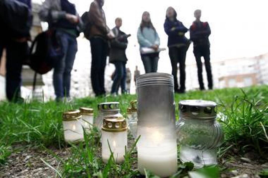 Į nebūtį – su žodžiu "mama"