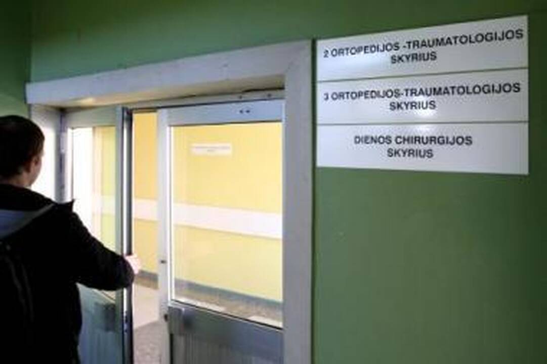 Ligoninė: manoma, kad šiuose Traumatologijos skyriaus koridoriuose penktadienio naktį dėl kojos traumos pabuvojo  A.Ūsas.