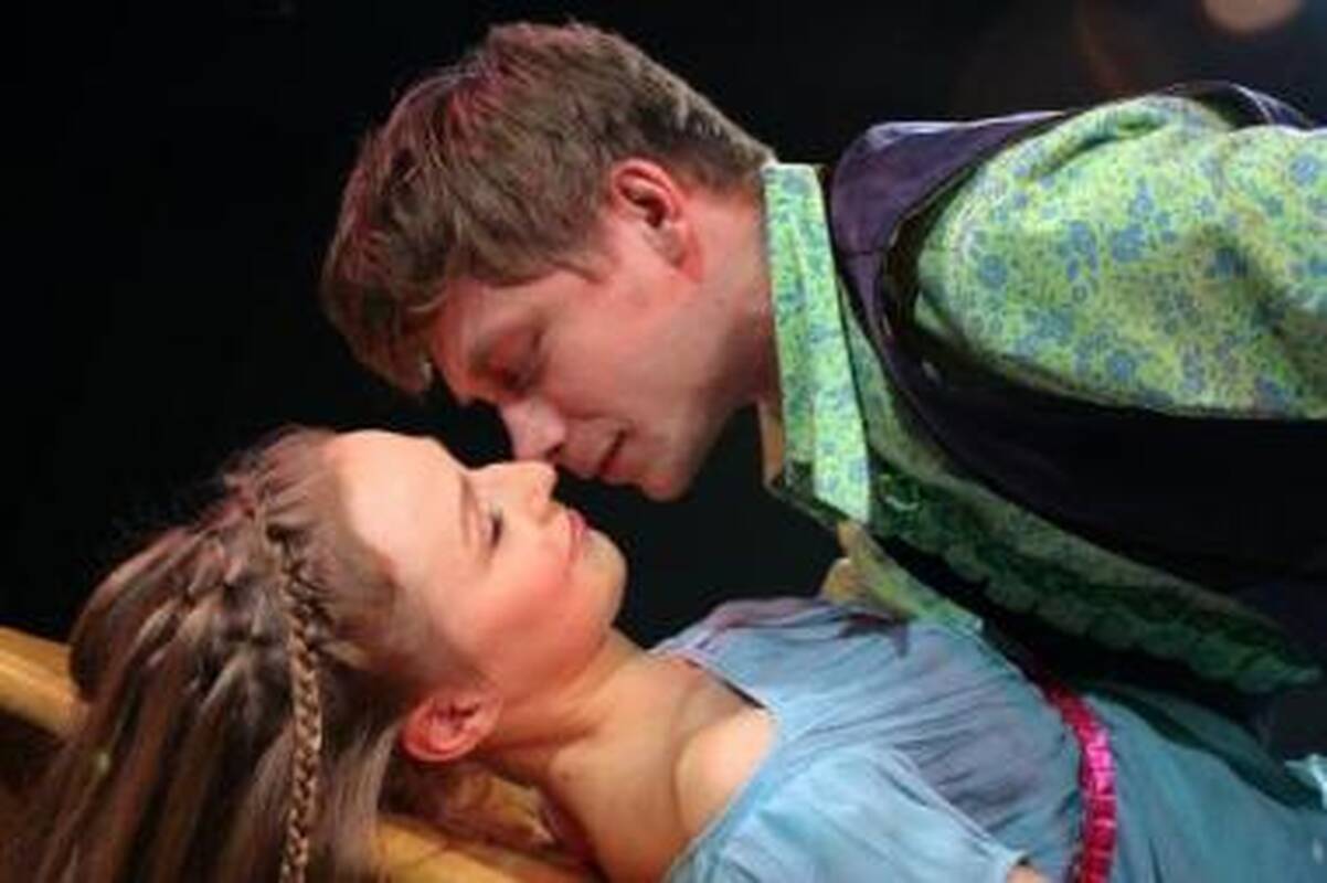 Legenda: istorija apie letargo miegu užmigusią merginą keliauja iš vienos pasakos į kitą.