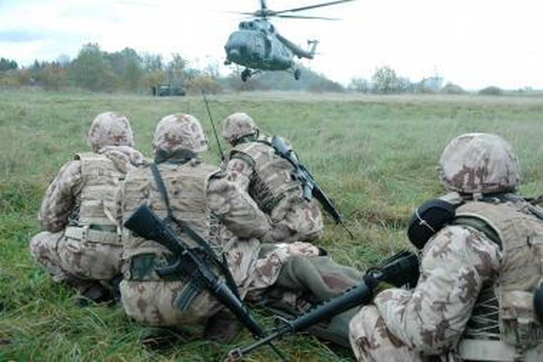 Lietuvių kariškiai kelia juoką ir pagarbą