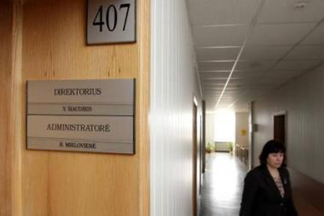 Nežinia: ligonių kasa veikia, o jos darbuotojai teigia nežinantys, kodėl direktorius pateko į areštinę.