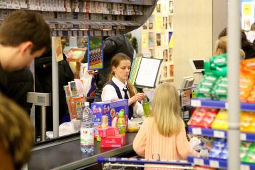 Krizė verčia dirbti ir per šventes