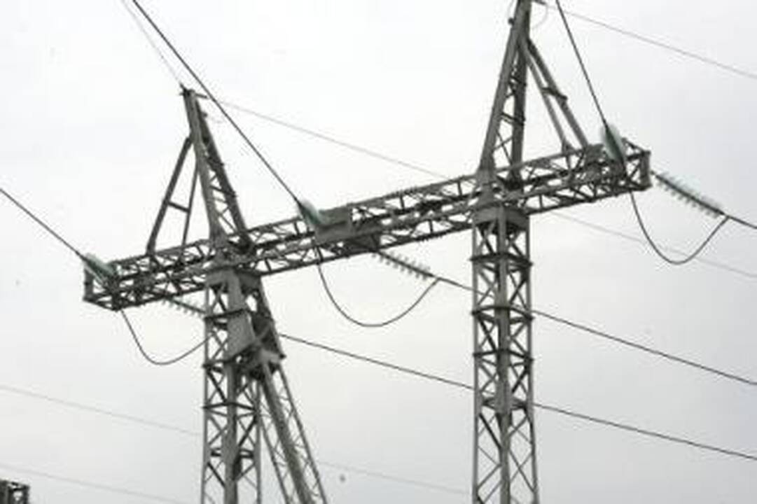 Nesutaria: nors lenkai tikina analizuojantys elektros tilto su Kaliningrado sritimi statybų galimybes, Lietuvos politikai tai neigia.