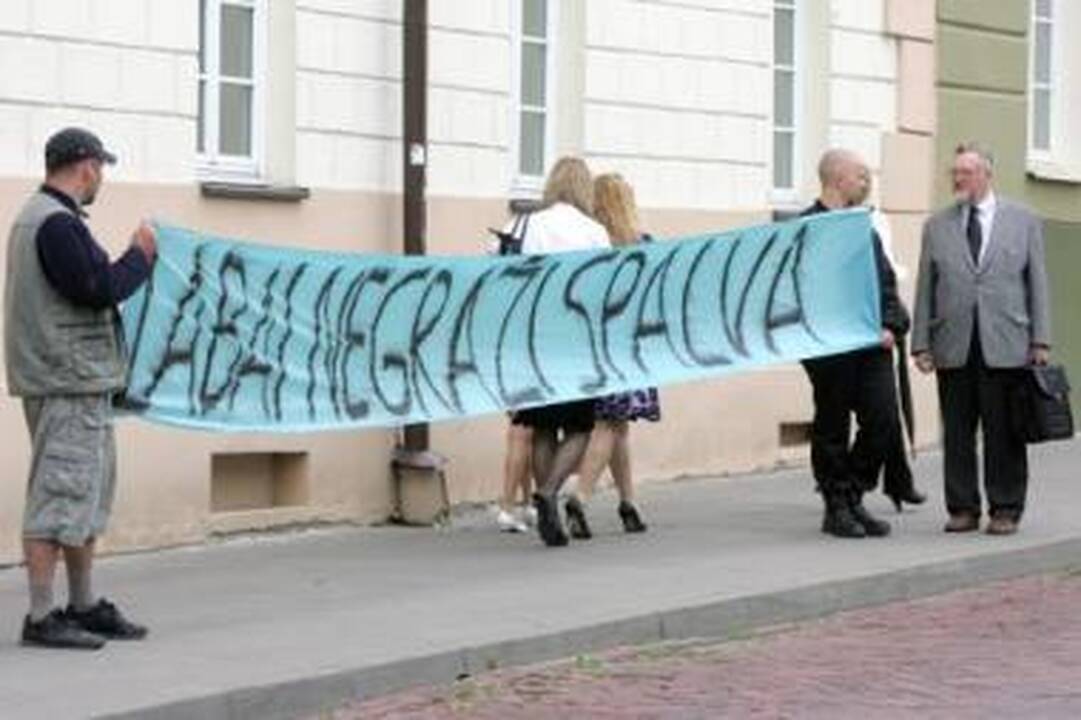Įtampa: artėjant gėjų eitynėms vis daugiau nerimo, kad jų priešininkams taikaus protesto neužteks.