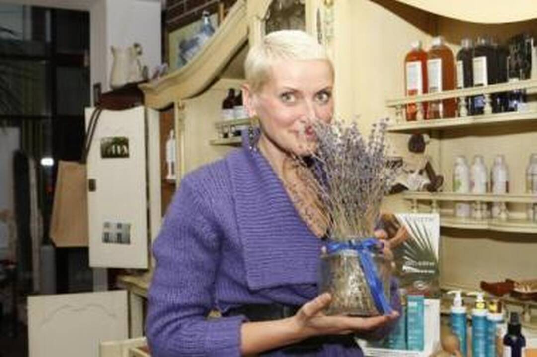 Aistra: beveik dešimtį metų į aromaterapijos paslaptis besigilinanti E.Vigelytė nebeįsivaizduoja savo gyvenimo be eterinių aliejų magijos.