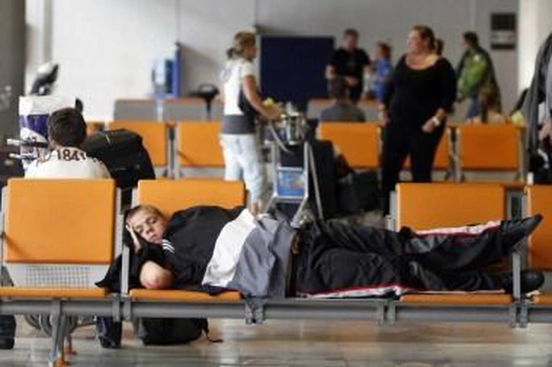 Nepasisekė: dėl paralyžiuotų oro linijų užsienio šalyse yra įstrigę šimtai lietuvių.