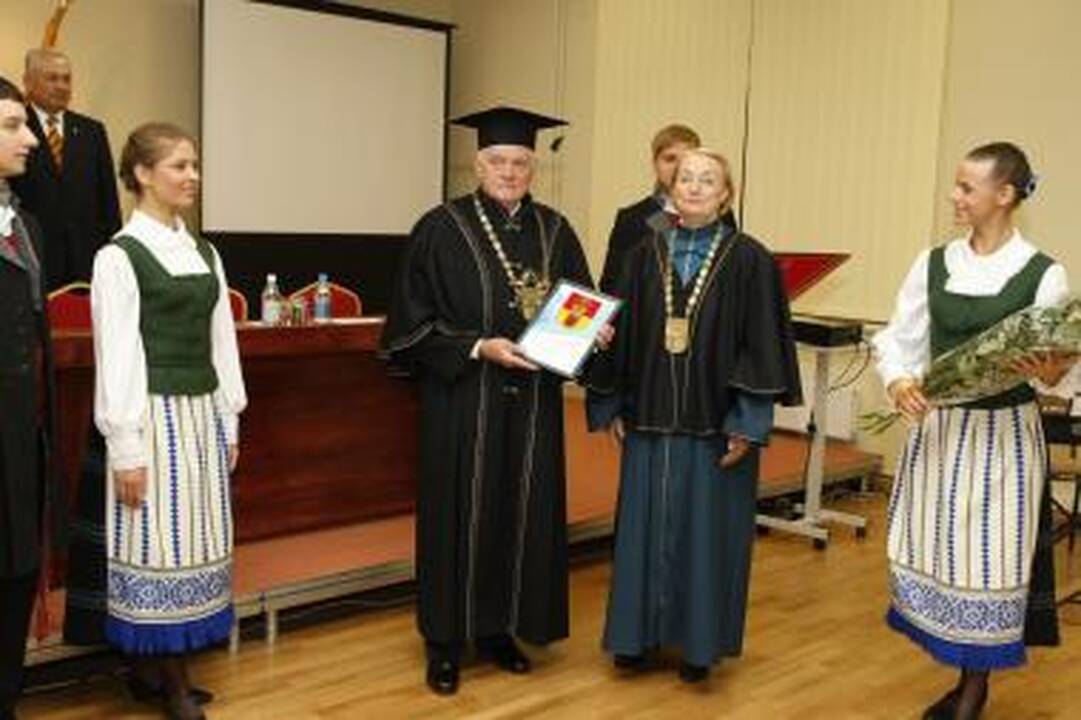 Garbės daktaras - dvidešimtą kartą