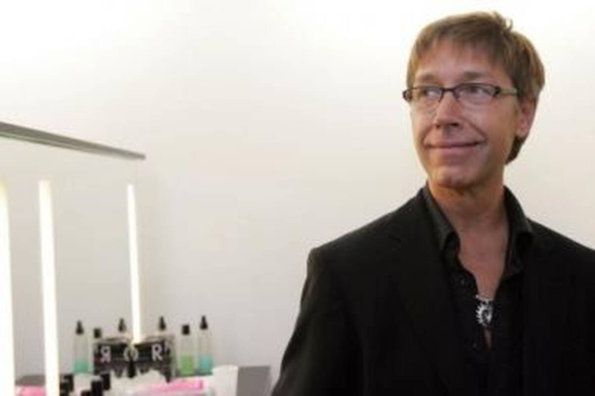 Profesionalumas: padaryti geram makiažui Holivude dirbusiam O.Johannsonui gali pakakti ir pusvalandžio.