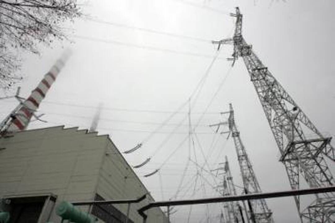 Lygybė: komunalines įmones ir elektros tiekėjus žadama priversti skelbti viešus konkursus, kol kas jiems leidžiama dalį prekių ir paslaugų pirkti neskelbiamų derybų būdu.