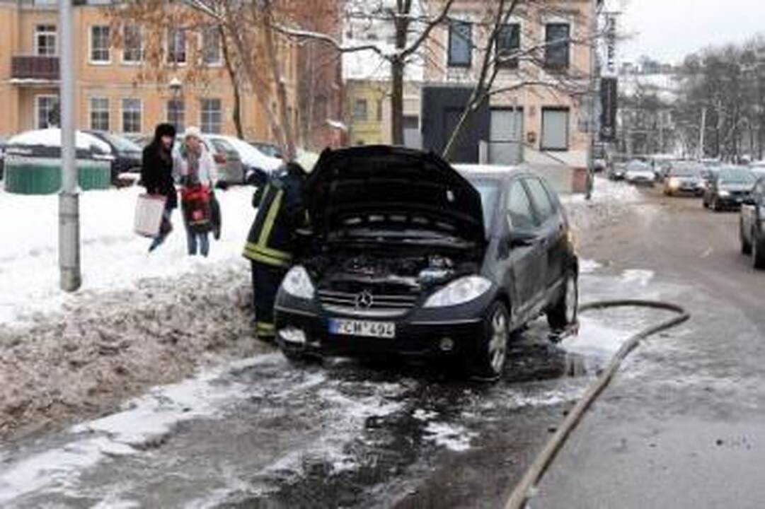 Nelaimė: kauniečio Pauliaus vairuojamas automobilis užsiliepsnojo važiuodamas.