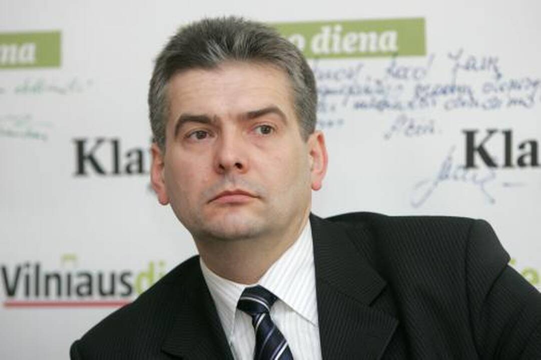 Komisija politikuoja?
