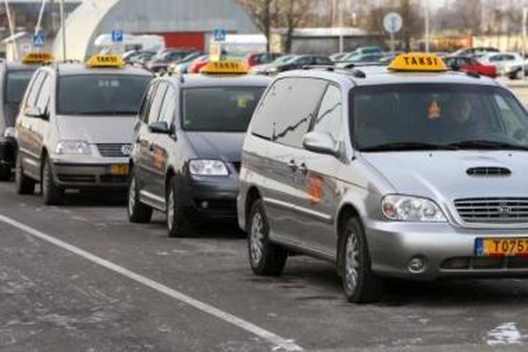 Teisės: oro uosto teritorijoje klientus medžioti gali tik "Žaibiškas taksi".