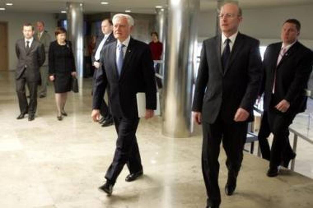 Paskutiniame metiniame pranešime V. Adamkus negailėjo kritikos politikams.