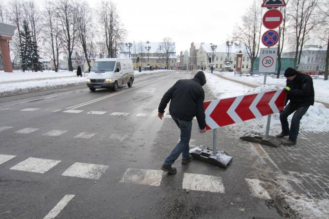 Ar reikia kaitalioti   eismą   Tiltų gatve?   