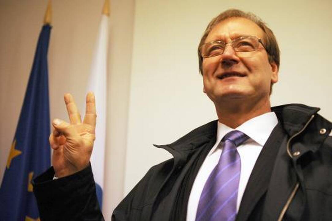 Vyriausybė vis dar dėliojama