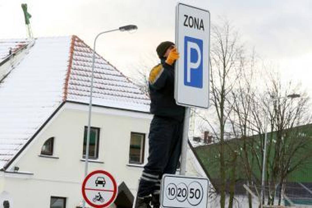 Mokamas stovėjimas paženklintas