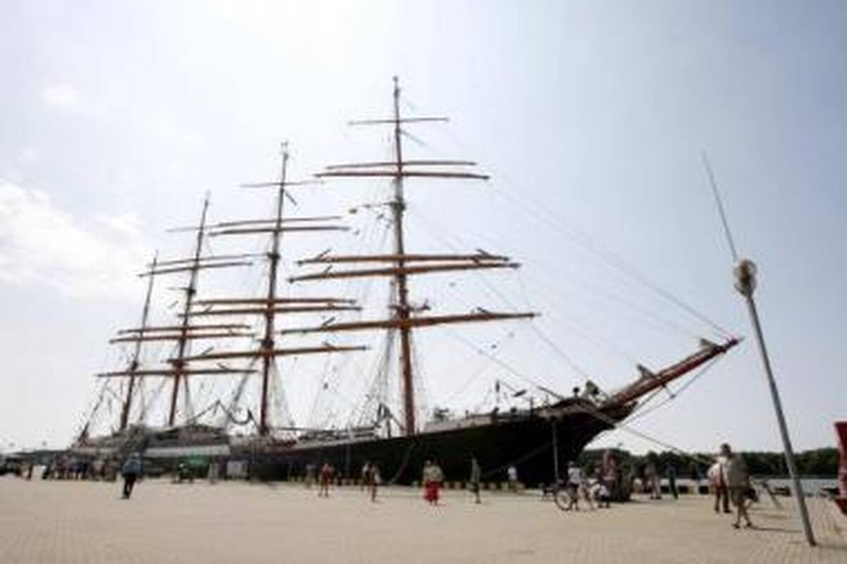 Įspūdingas: praėjusiais metais burlaivių regatoje "The Tall Ships' Races Baltic" sužavėjęs laivas "Sedov" neaplenkė Klaipėdos ir šiemet.