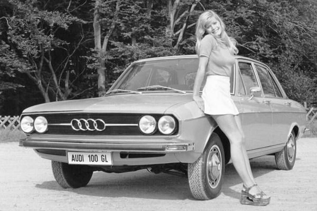 Pirmtakas: 1968 m. keturių durų sedano kėbulu pasirodęs "Audi 100" ilgainiui tapo vienu geidžiamiausių automobilių Lietuvoje.