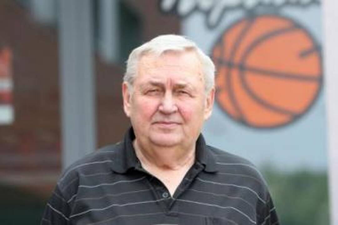 Rūpesčiai: šiandien nuo didžiųjų krepšinio reikalų atitolusį S.Vilką "Neptūno" 45-mečio jubiliejaus iškilmės vėl įsuko į verpetą.