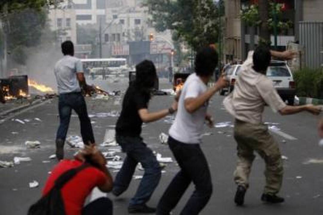 Protestai: M.H.Mousavi šalininkai mano, kad rinkimų rezultatai buvo suklastoti.