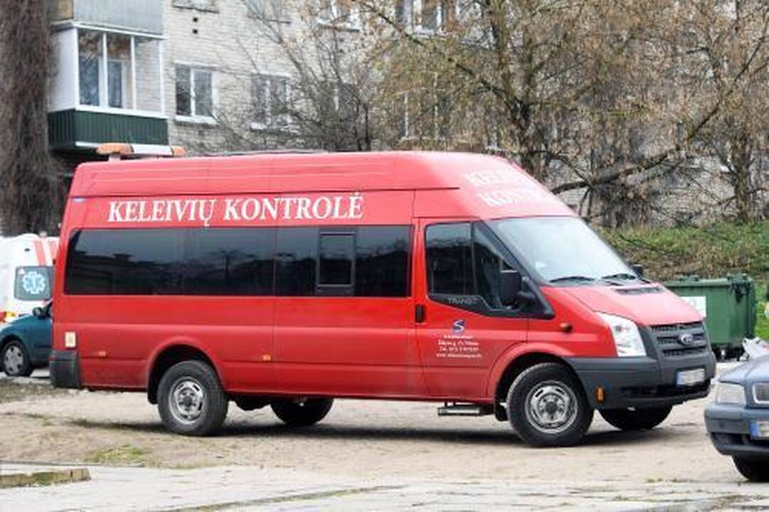 Kontrolieriui dėl smurto pareikšti įtarimai