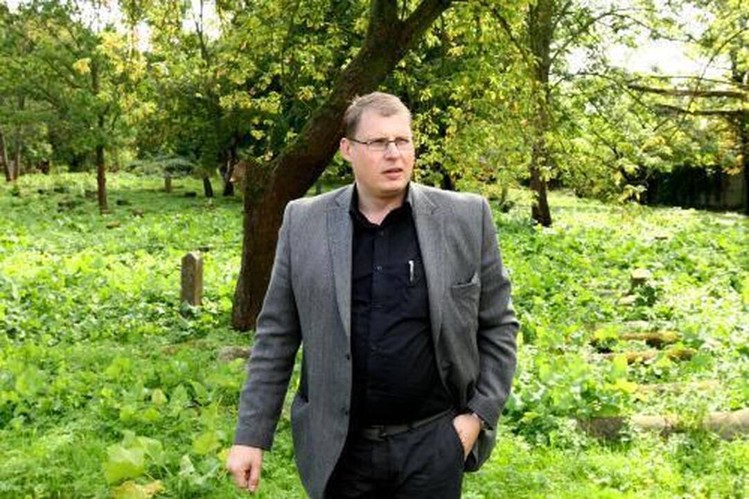 Dėl žydų kapinių – bauda įmonės vadovui
