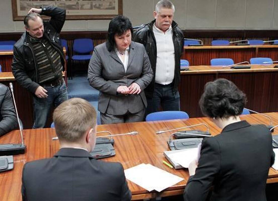 Į duris belsis kandidatai