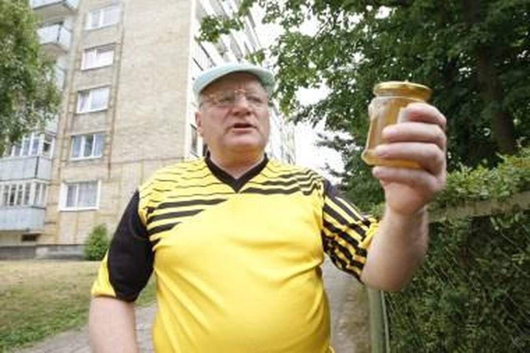 Savigyda: J.Gabalis namuose nuolat laiko rupūžių antpilą, kurį prireikus vartoja ir pats.