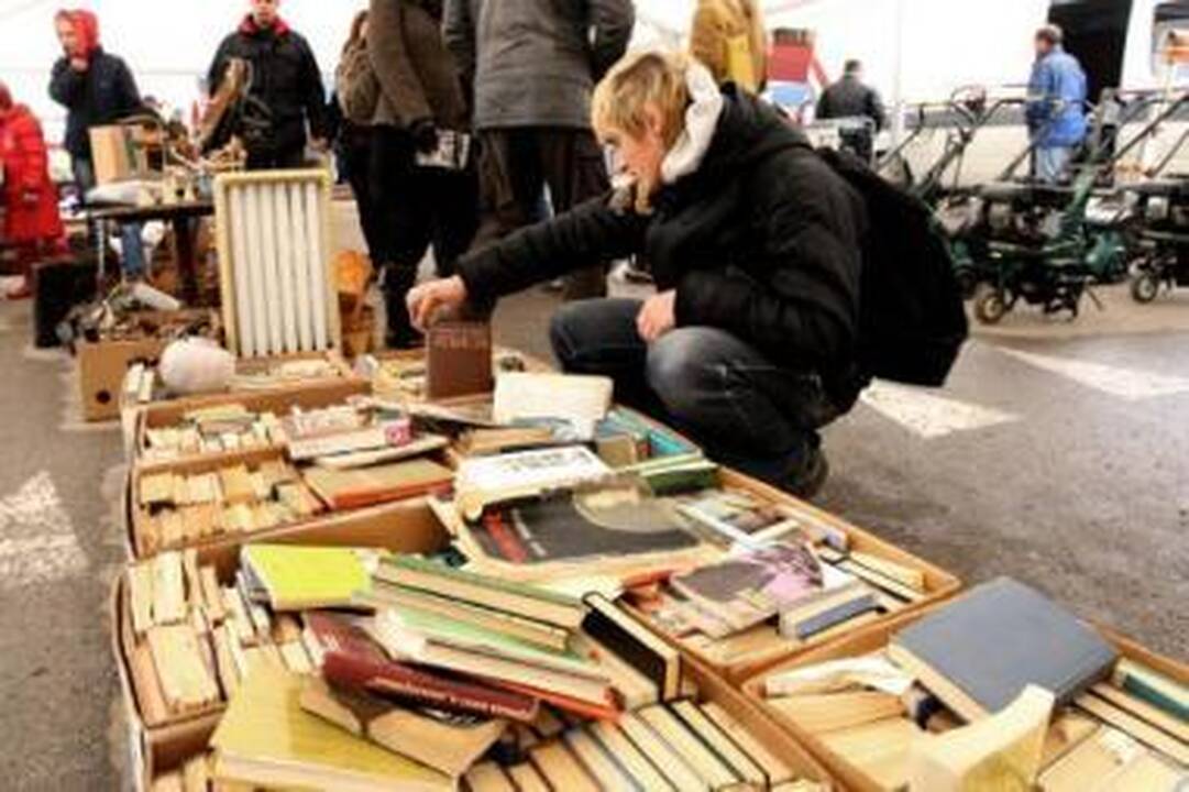 Pasiūlymas: estas Melis lietuviškai kvietė kauniečius įsigyti natūralių avies kailių.