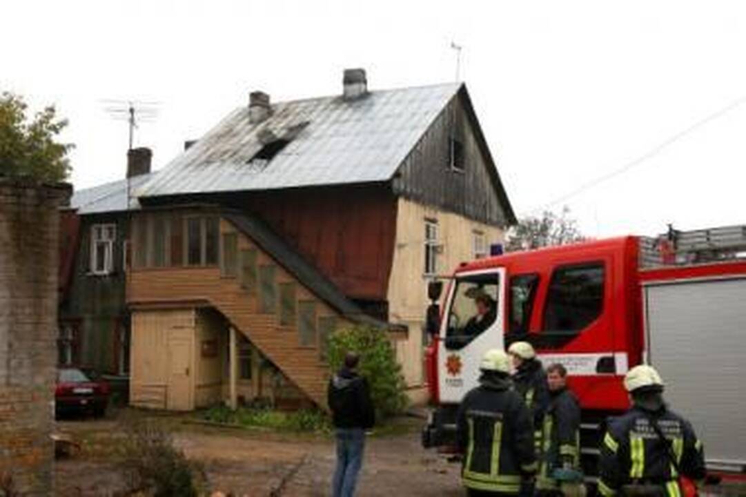 Padariniai: per gaisrą ugnis nuniokojo butą antrame aukšte ir palėpėje.
