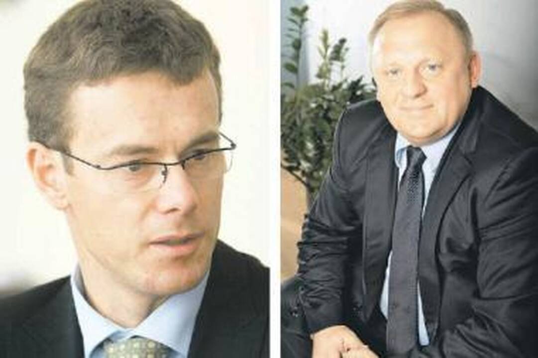 Vadovas: A.Žiugždą (kairėje) SEB banko prezidento ir valdybos pirmininko postuose pakeitė jo mokytojas R.Kvedaras.