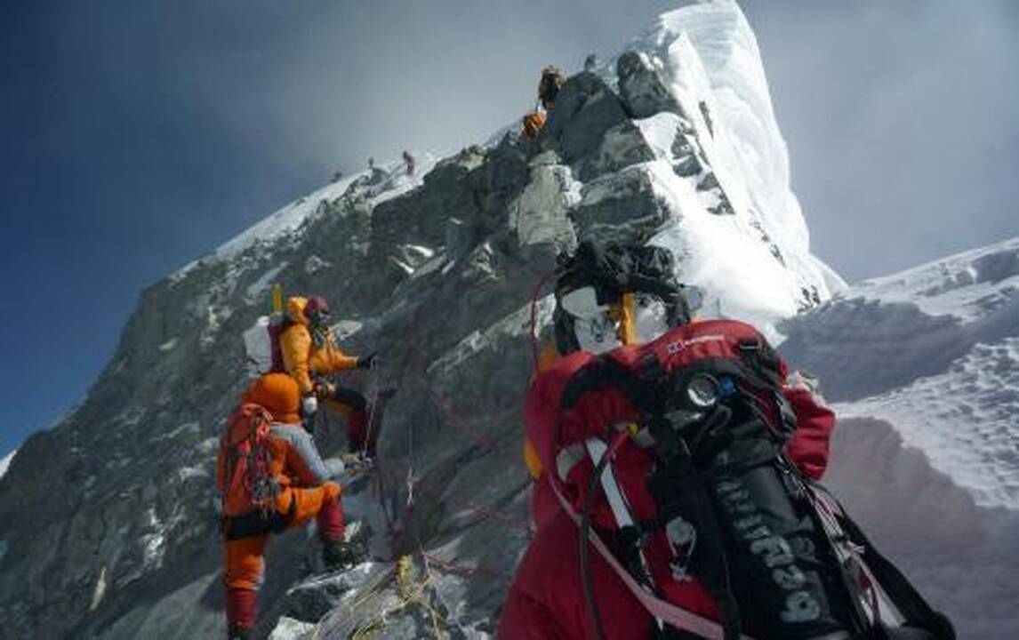 Šiemet Everestas – lyg prakeiktas