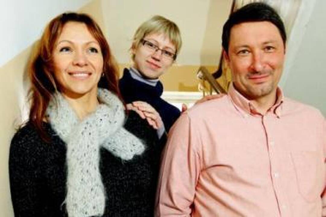 Atsilikimas:  D.Bubnienė, I.Vizbarienė ir G.Jančauskas pastebi, kad visuomenėje vis dar gajus stipriosios lyties – šeimos maitintojos stereotipas, todėl praradę darbą vyrai...