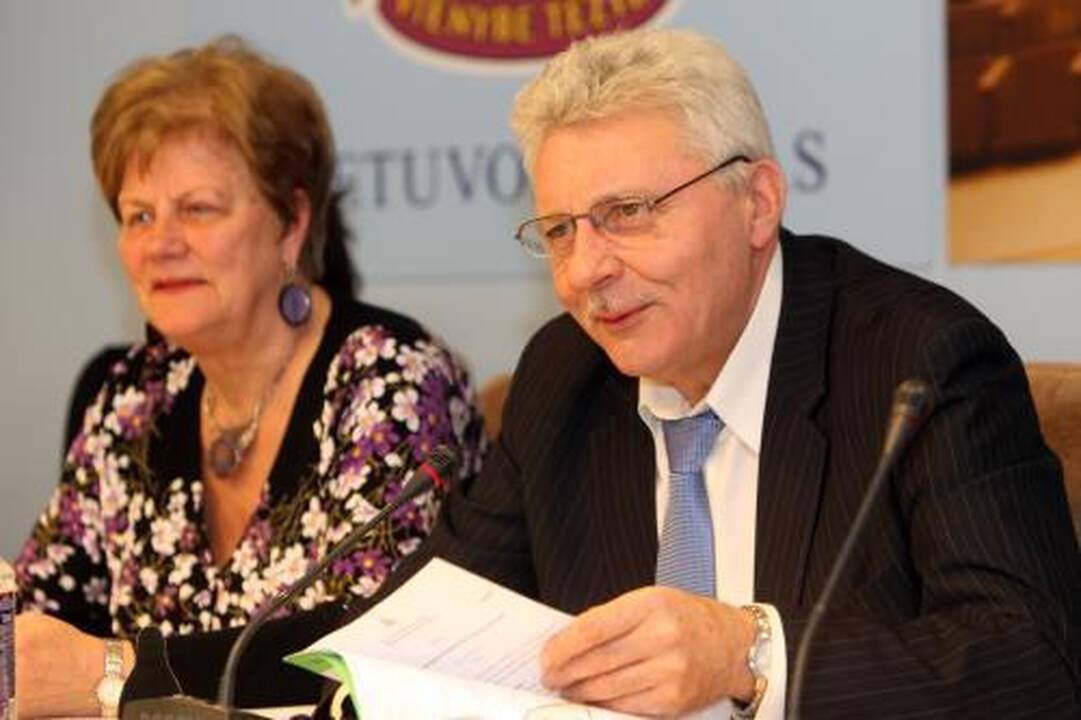 Siūlo apriboti parlamentarų privilegijas