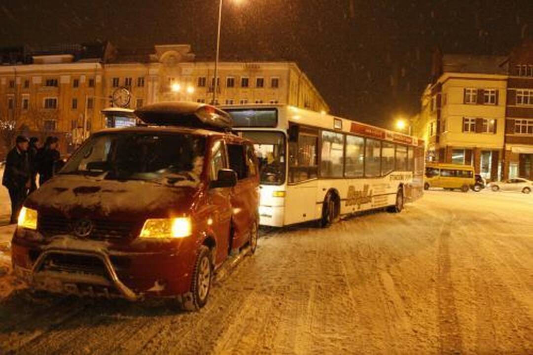 Avarijose lūžo kaulai, dužo stiklai